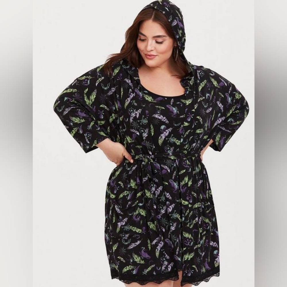 TORRID Disney Villains Black Feather Sleep Robe Size 3/4